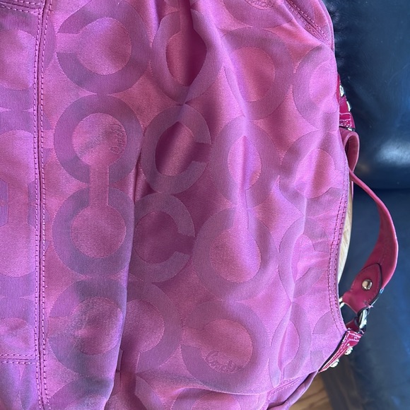 Used coach purse. This is a used purse that does show signs of wear. - Picture 3 of 6